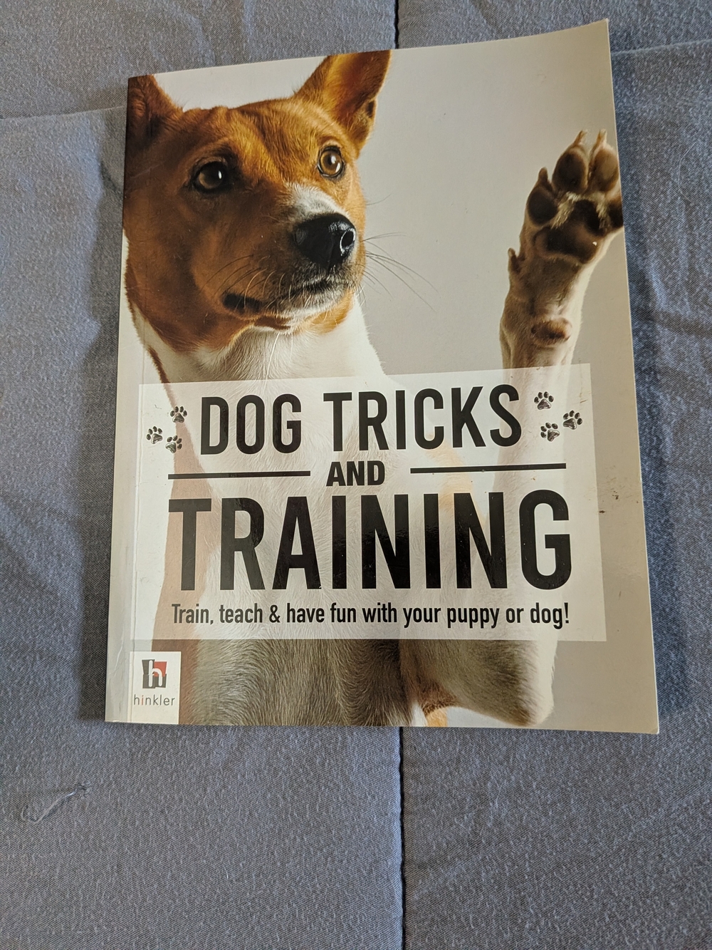 Dog Tricks & Training Book Puppy Obedience Guide Teach Commands Hinkler Paperbac